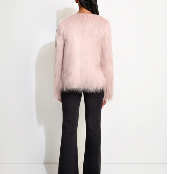 NWT Furry Ovetsized Soft Pink tebdy Vegan  Crop Coat. Eco Friendly - Picture 6 of 10